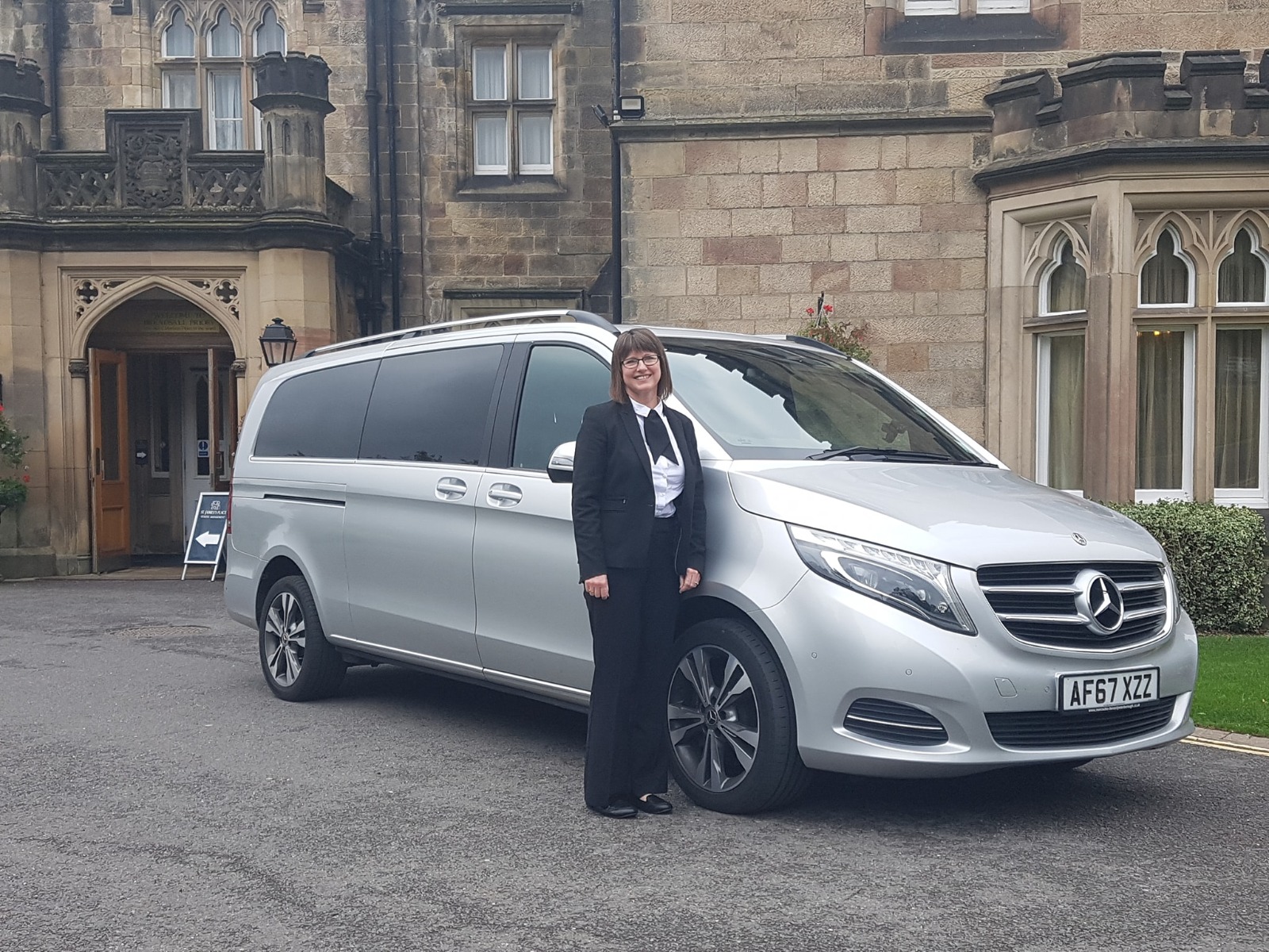 Luxury Chauffeur Service in Nottingham – 24/7 Booking