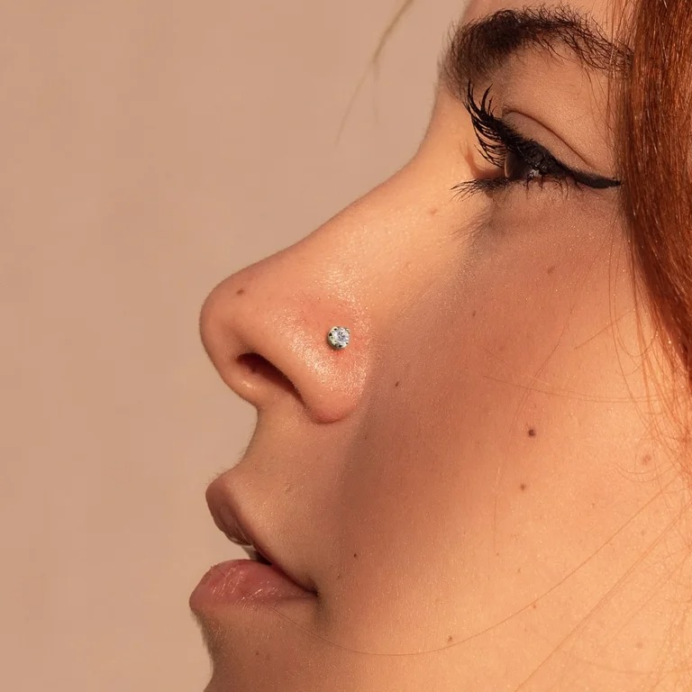 Elegant Diamond Nose Pin for a Subtle Touch of Glamour